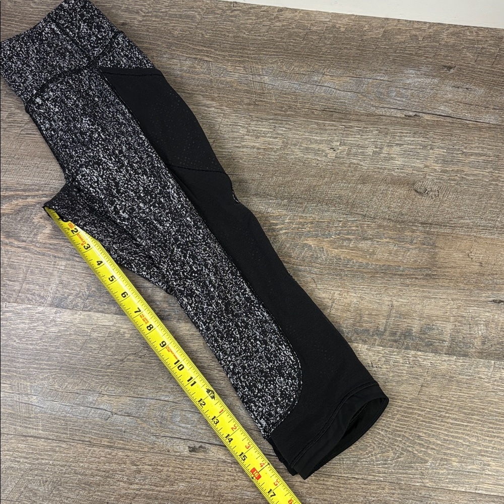 Lululemon Fit Physique Crop (19") - Picture 9 of 9
